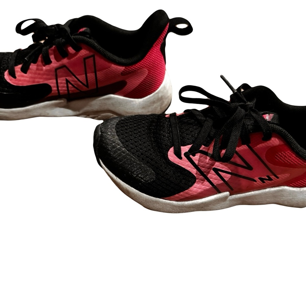 New Balance rave run v2 Kids' Black and Pink Sneakers size 13